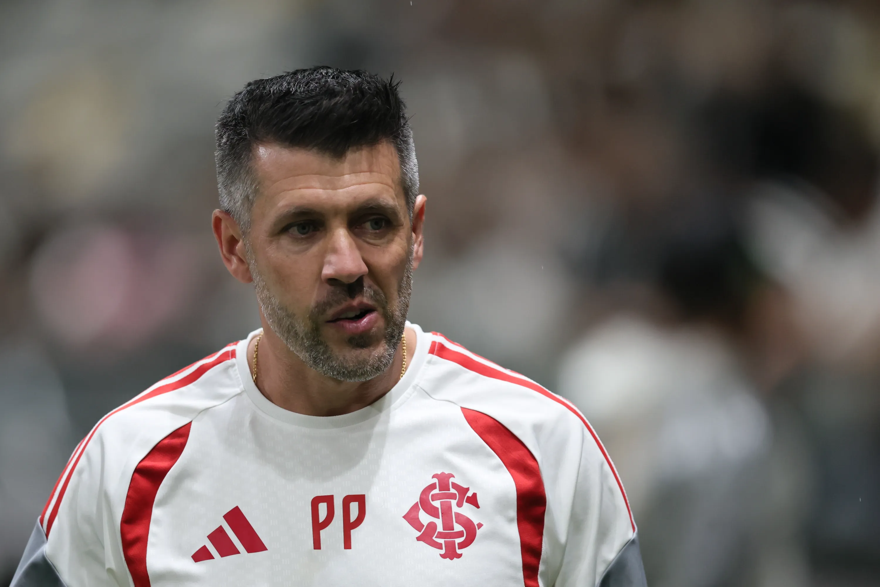 MG – BELO HORIZONTE – 11/03/2026 – BRASILEIRO A 2026, ATLETICO X INTERNACIONAL – Paulo Pezzolano tecnico do Internacional durante partida contra o Atletico no estadio Arena MRV pelo campeonato Brasileiro A 2026. Foto: Gilson Lobo/AGIF