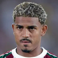 John Kennedy se revolta no banco do Fluminense