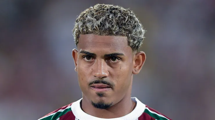 John Kennedy jogador do Fluminense durante partida contra o Atletico-MG no estadio Maracana pelo campeonato Brasileiro A 2025. Foto: Thiago Ribeiro/AGIF