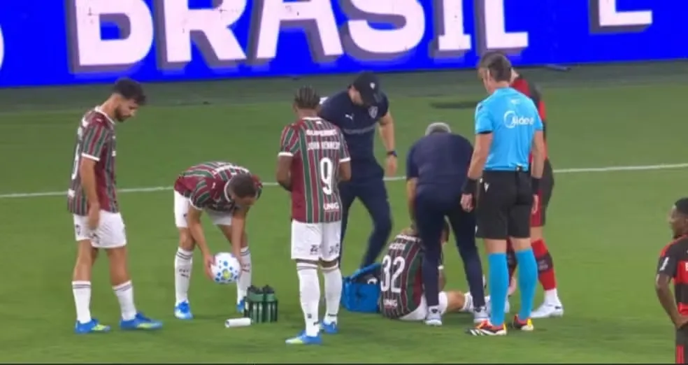 Lucho acosta saindo lesionado. Premiere