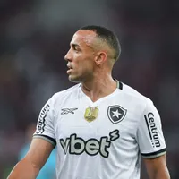 Marçal e Correa voltam a treinar no Botafogo e retorno é revelado