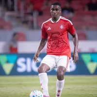 Félix Torres ganha status de "titular" nos bastidores do Internacional