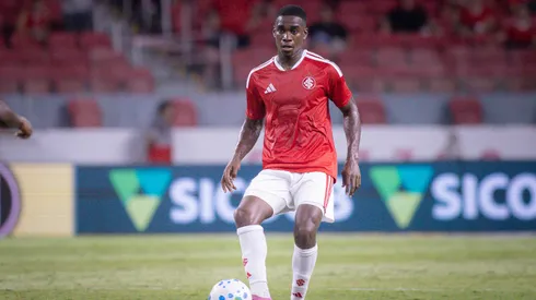 Félix Torres, zagueiro do Internacional. Foto: Maxi Franzoi/AGIF