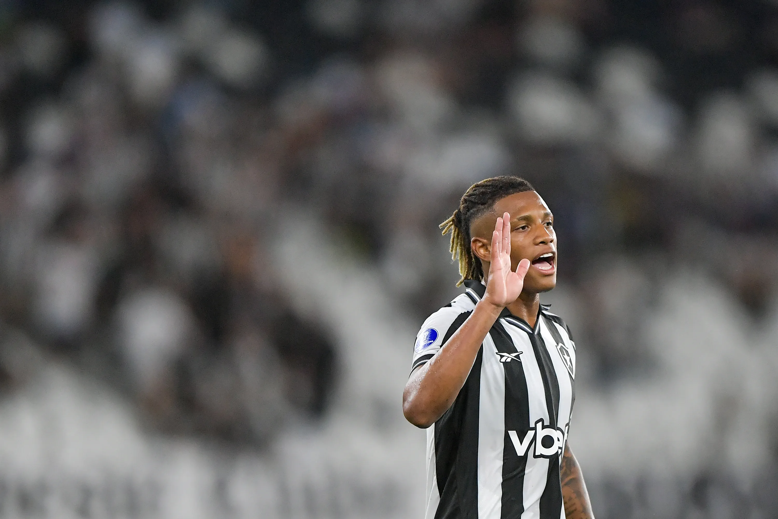 RJ – RIO DE JANEIRO – 09/04/2026 – COPA SUL-AMERICANA 2026, BOTAFOGO X CARACAS – Danilo jogador do Botafogo durante partida contra o Caracas no estadio Engenhao pelo campeonato Copa Sul-Americana 2026. Foto: Thiago Ribeiro/AGIF