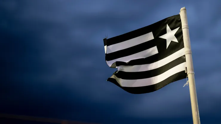 Bandeira de córner no estádio Luso Brasileiro para partida entre Botafogo e Nova Iguaçu pelo campeonato Carioca 2023. Foto: Jorge Rodrigues/AGIF