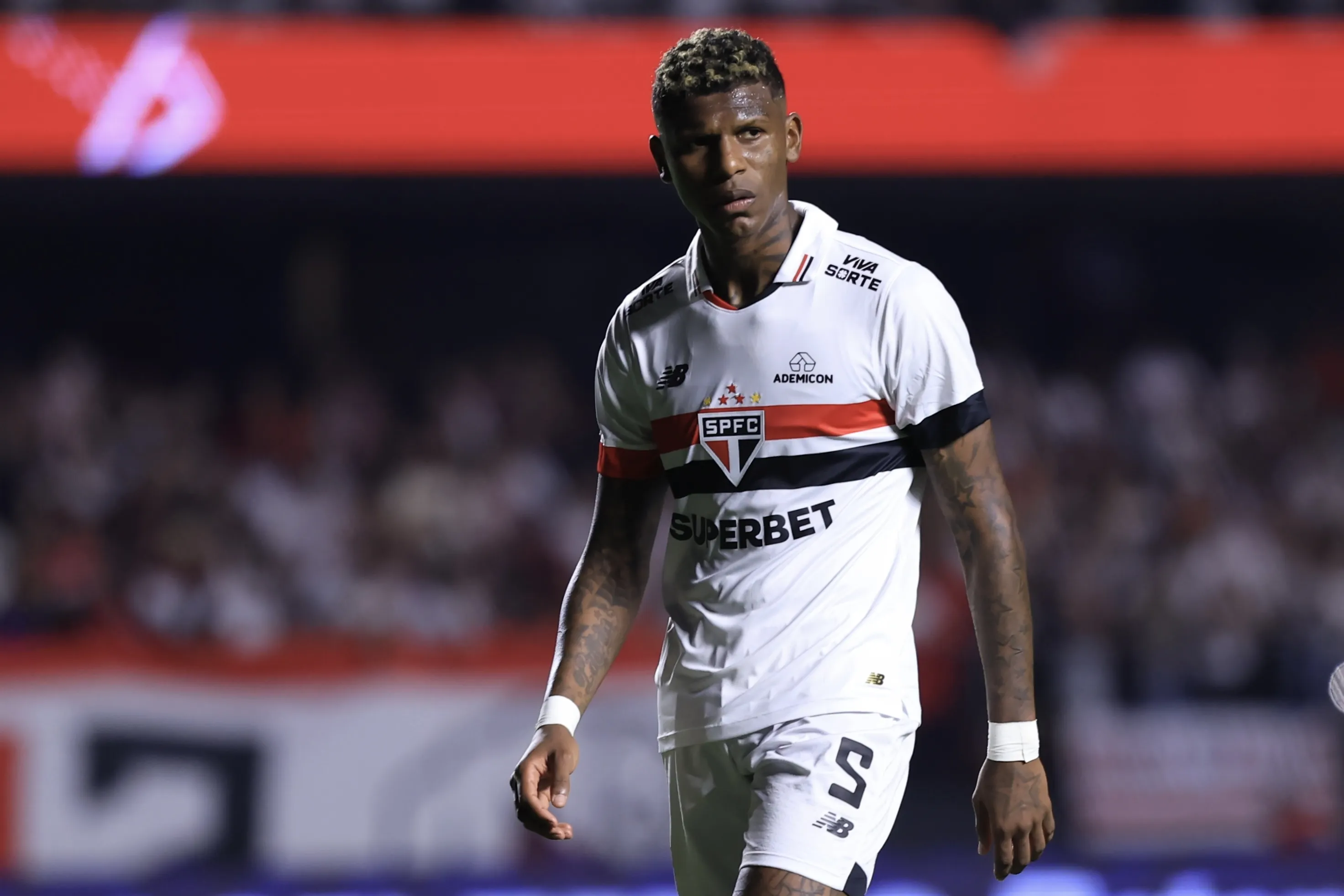 Arboleda jogador do Sao Paulo durante partida contra o Flamengo no estadio Morumbi pelo campeonato Brasileiro A 2024. Foto: Marcello Zambrana/AGIF