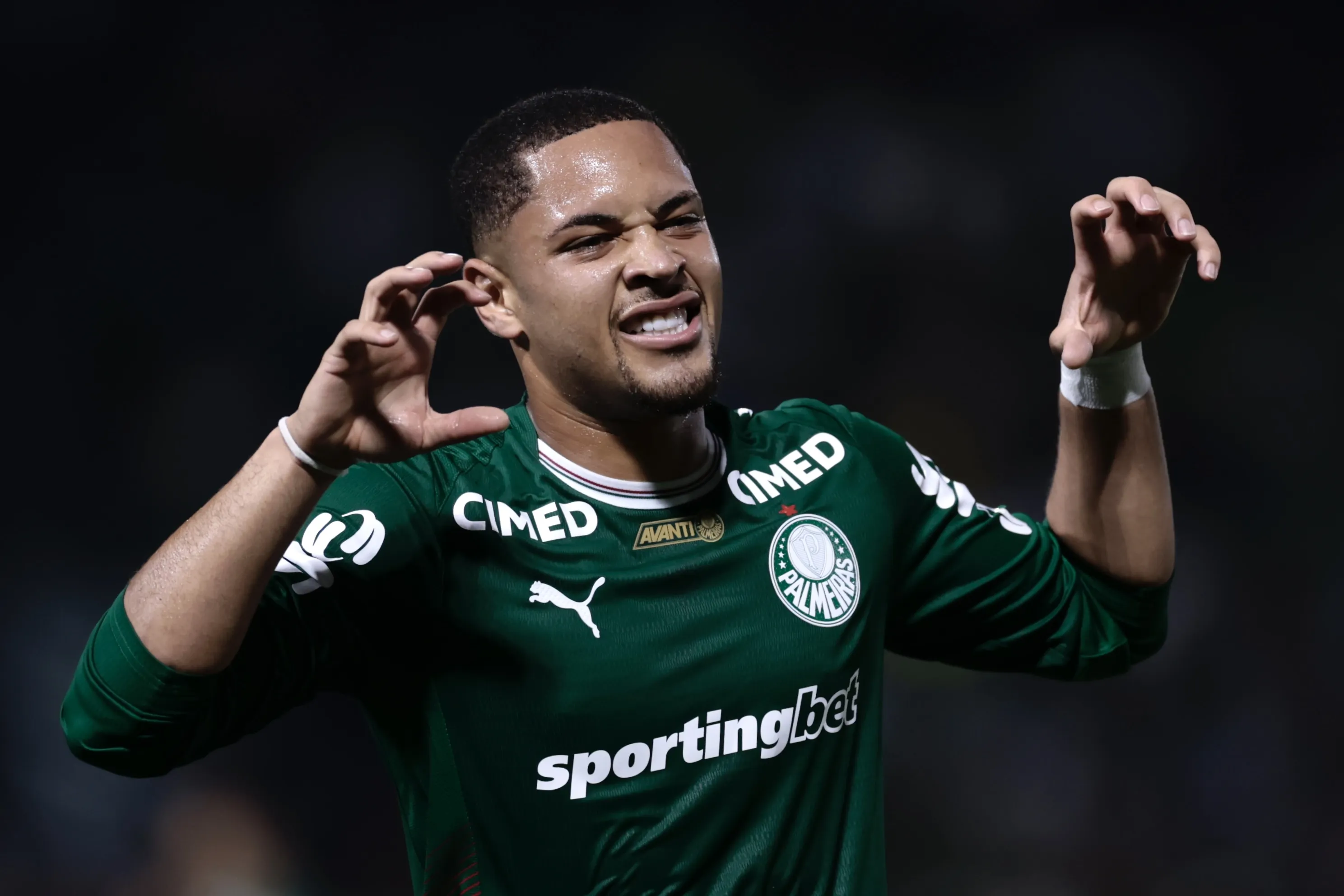 Vitor Roque jogador do Palmeiras comemora seu gol durante partida contra o Capivariano no estadio Arena Barueri pelo campeonato Paulista 2026. Foto: Marcello Zambrana/AGIF