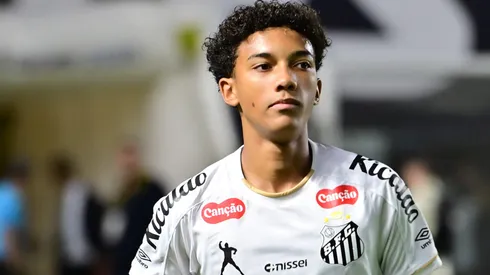 Santos encaminha renovação com Robinho Jr