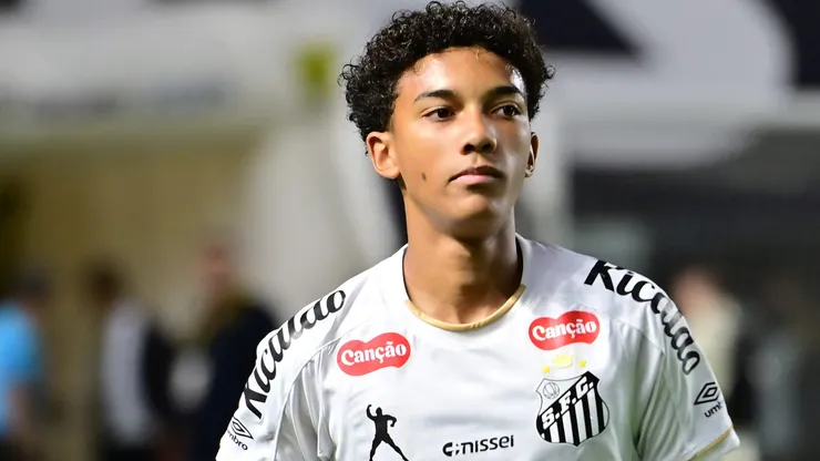 Santos encaminha renovação com Robinho Jr