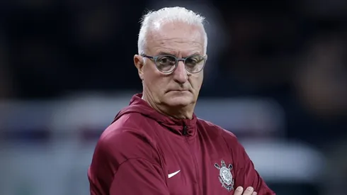Dorival durante confronto entre Corinthians e Internacional no Brasileirão de 2026.