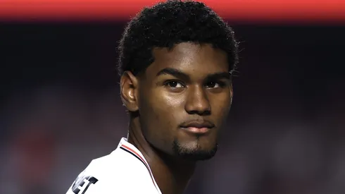 Lucas Ferreira durante confronto contra o Fortaleza no Brasileirão de 2025.