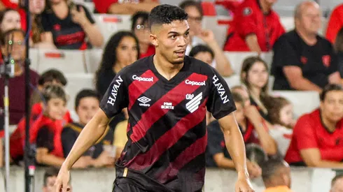 Arthur Dias durante confronto contra o Corinthians no Brasileirão de 2026.