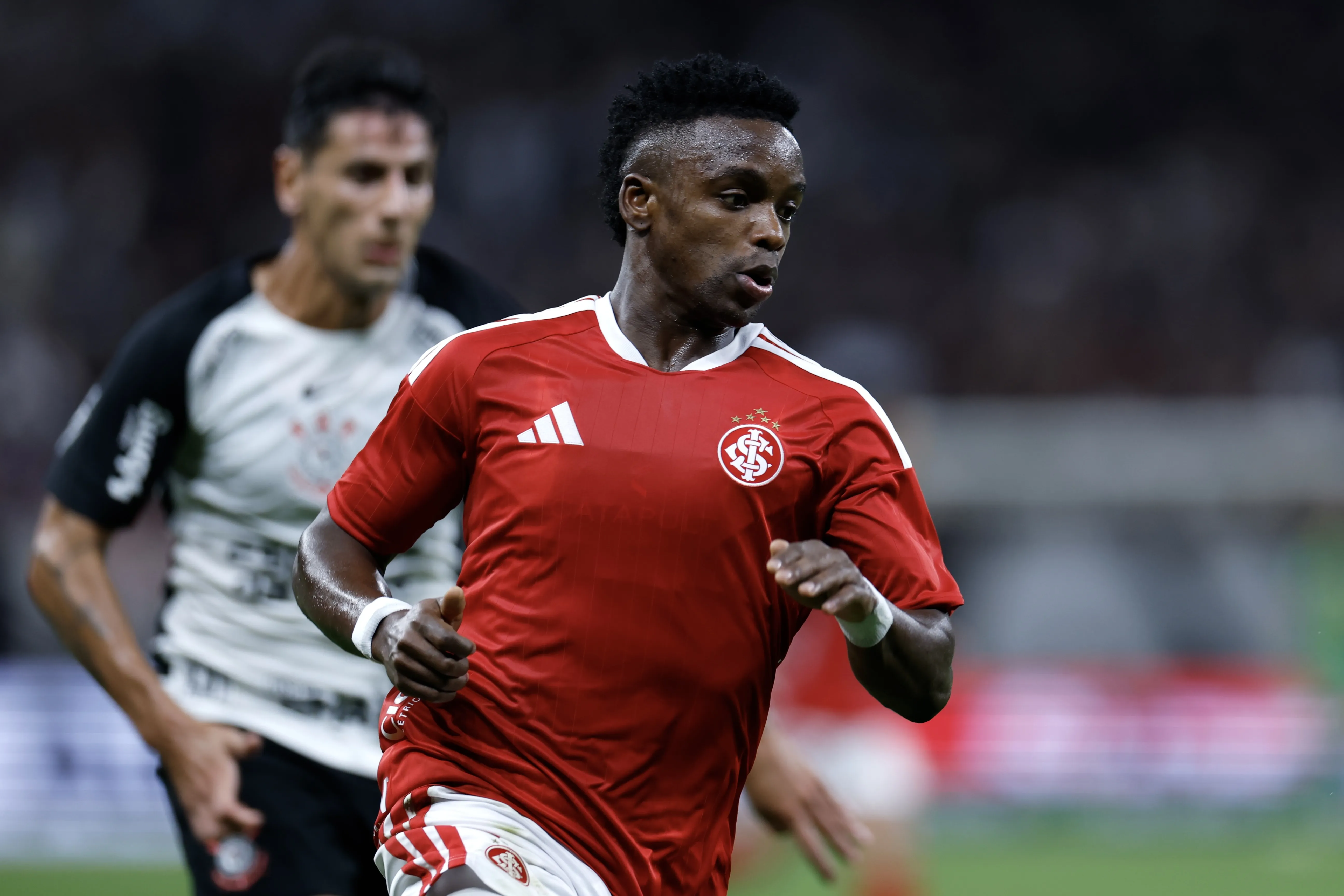 SP – SAO PAULO – 05/04/2026 – BRASILEIRO A 2026, CORINTHIANS X INTERNACIONAL – Carbonero jogador do Internacional durante partida contra o Corinthians no estadio Arena Corinthians pelo campeonato Brasileiro A 2026. Foto: Marcello Zambrana/AGIF