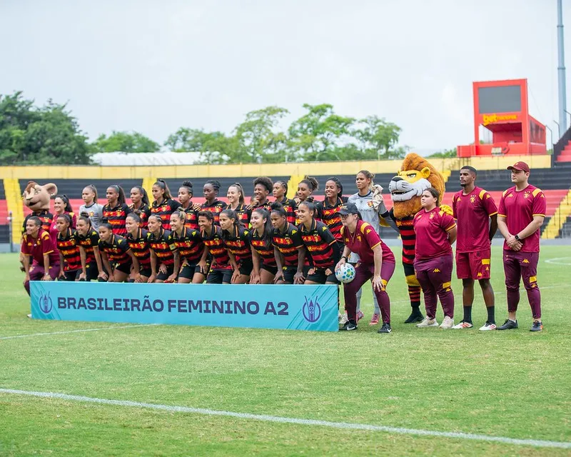 Elenco do Sport perfilado para foto - Foto: Renato Gomes/Sport