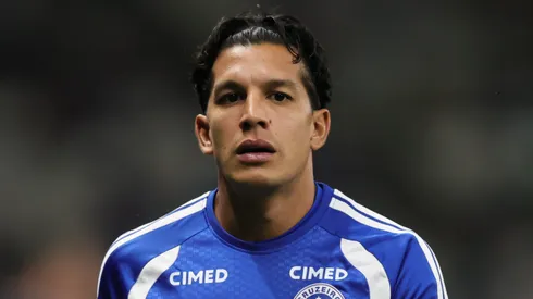 Lucas Romero jogador do Cruzeiro durante aquecimento antes da partida contra o Vitoria no estadio Mineirao pelo campeonato Brasileiro A 2026. Foto: Gilson Lobo/AGIF