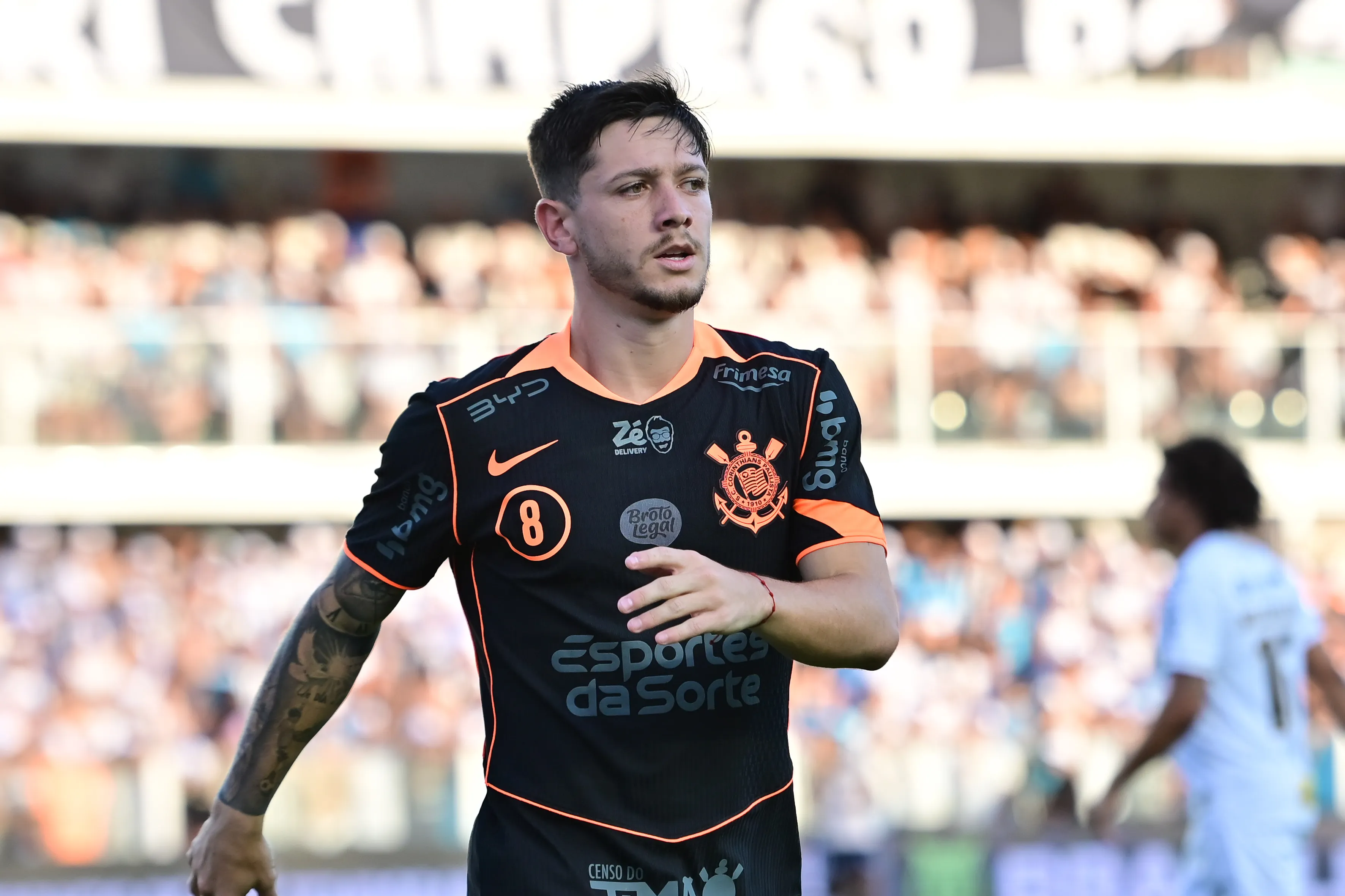 Garro jogador do Corinthians durante partida contra o Santos no estadio Vila Belmiro pelo campeonato Brasileiro A 2026. Foto: Jota Erre/AGIF