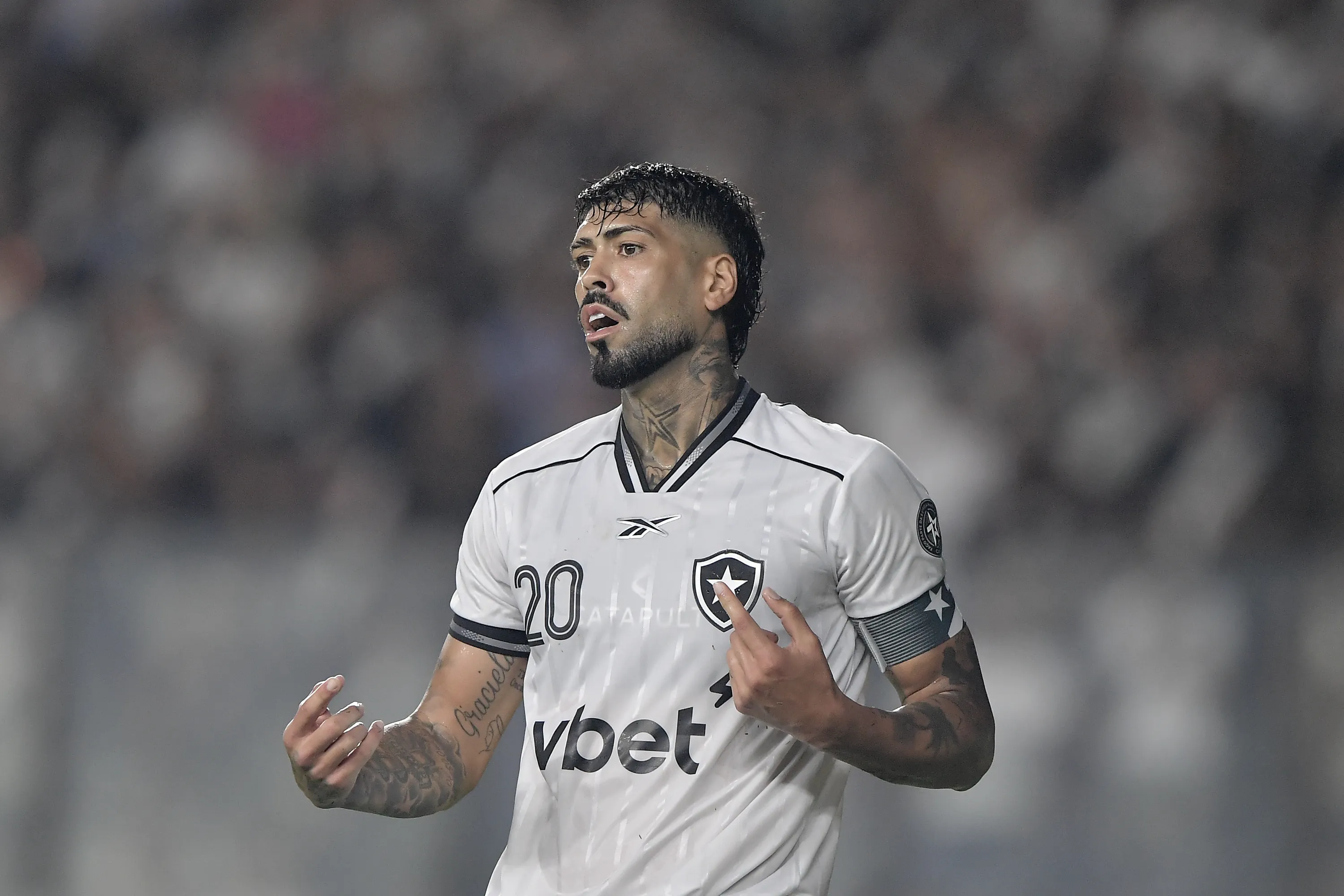 Barboza jogador do Botafogo durante partida contra o Vasco no estadio Sao Januario pelo campeonato Brasileiro A 2026. Foto: Thiago Ribeiro/AGIF