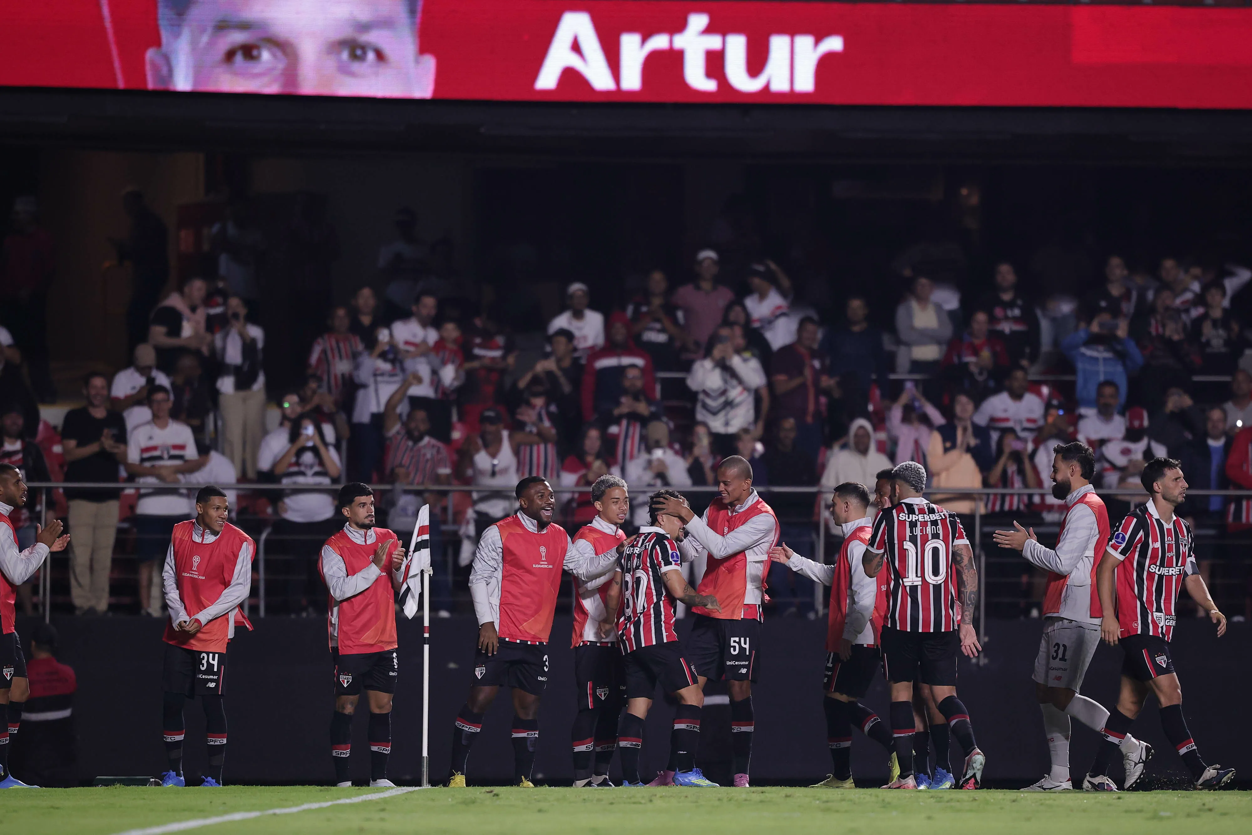 Artur jogador do Sao Paulo comemora seu gol durante partida contra o OHiggins no estadio Morumbi pelo campeonato Copa Sul-Americana 2026. Foto: Ettore Chiereguini/AGIF