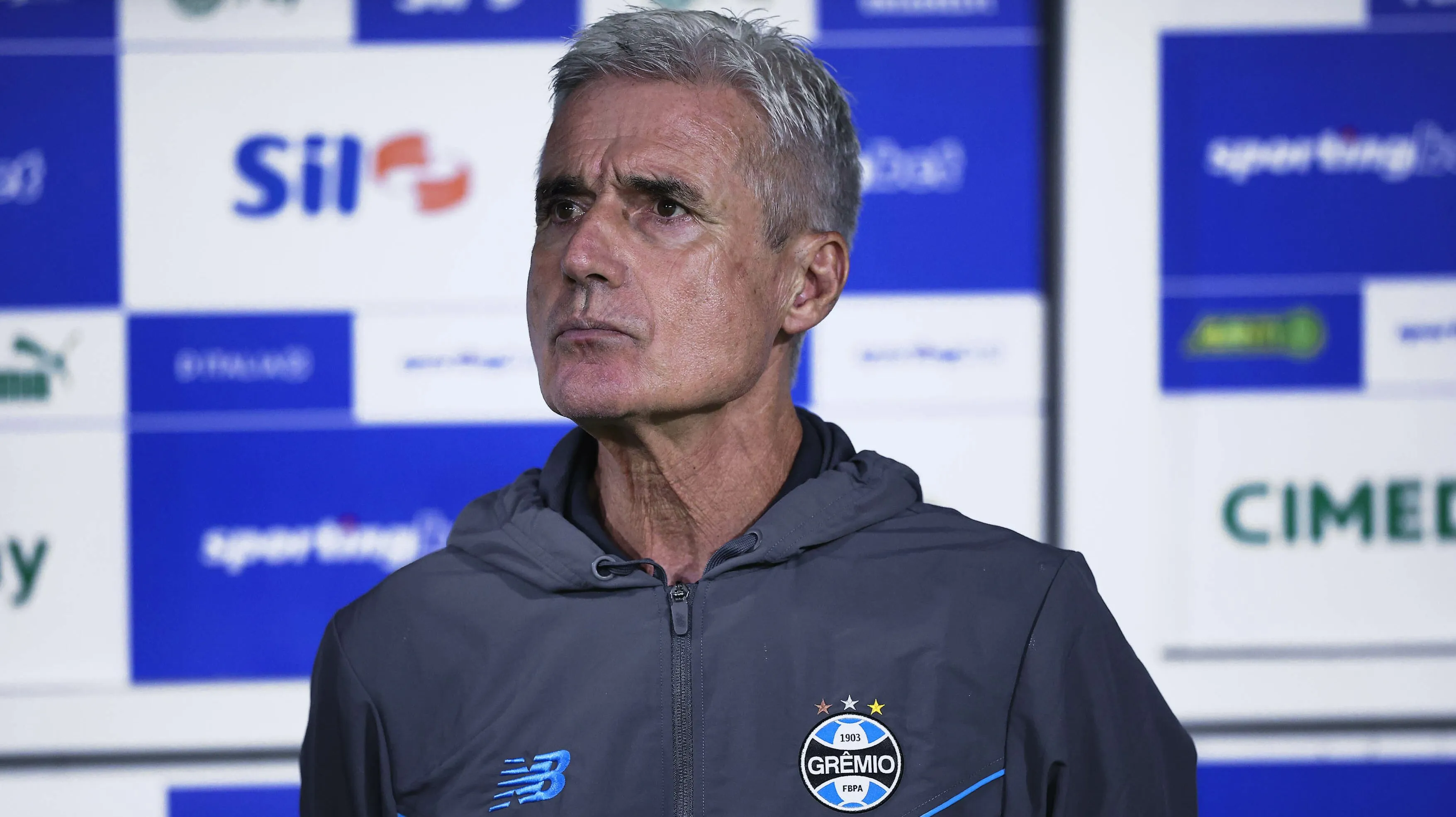 Luis Castro tecnico do Gremio durante partida contra o Palmeiras no estadio Arena Barueri pelo campeonato Brasileiro A 2026. Foto: Ettore Chiereguini/AGIF