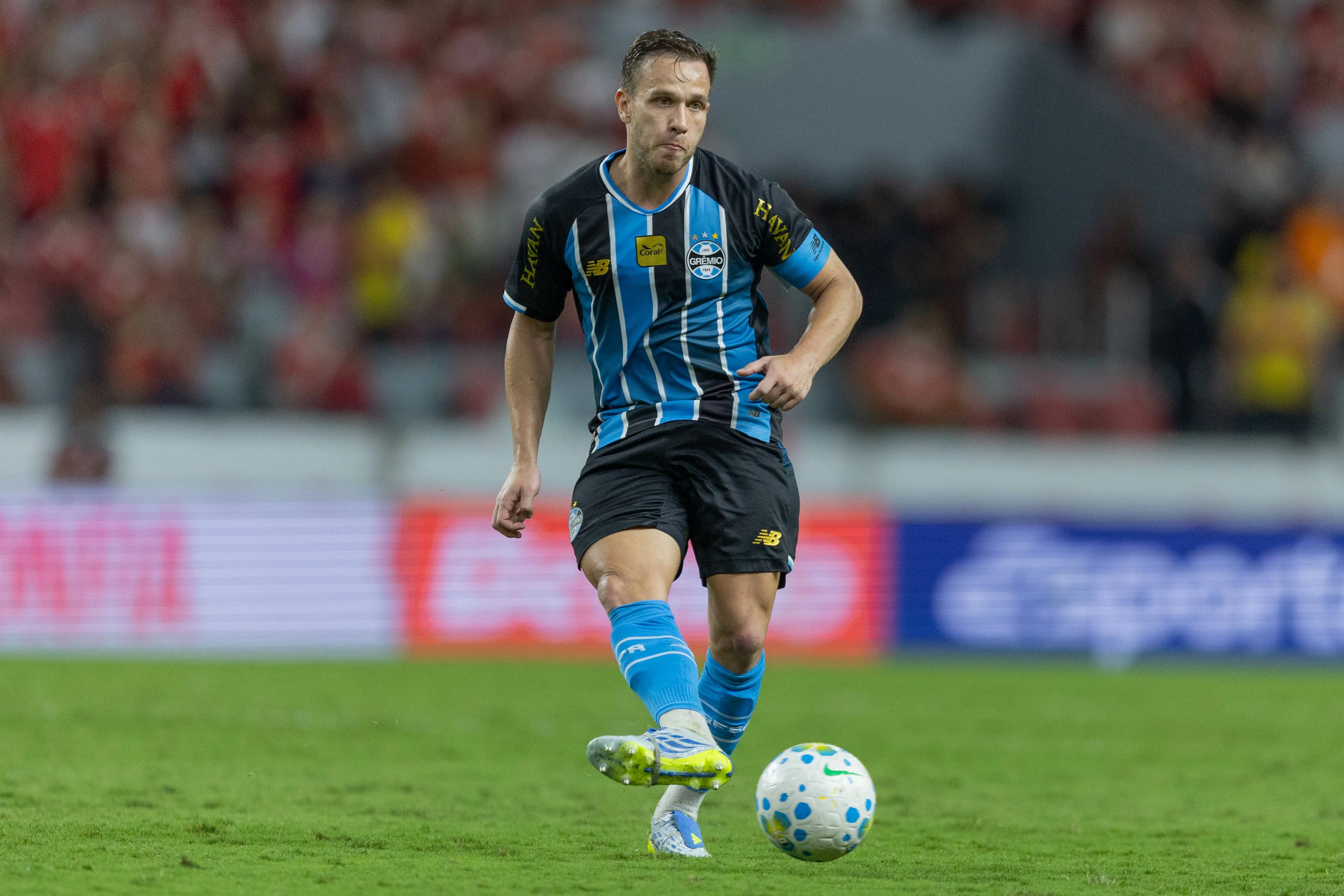 RS – PORTO ALEGRE – 11/04/2026 – BRASILEIRO A 2026, INTERNACIONAL X GREMIO – Arthur jogador do Gremio durante partida contra o Internacional no estadio Beira-Rio pelo campeonato Brasileiro A 2026. Foto: Liamara Polli/AGIF