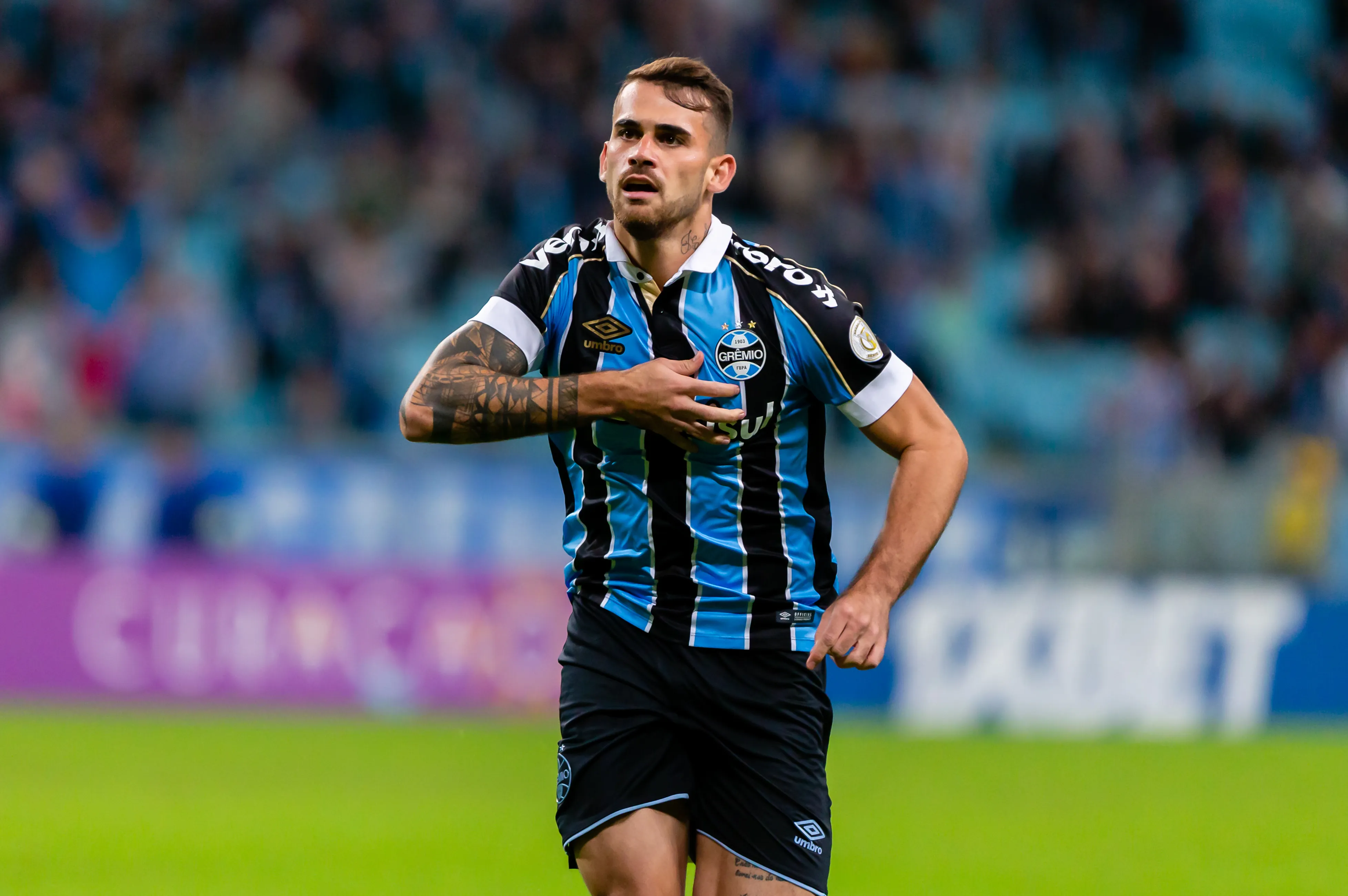 RS – Porto Alegre – 25/05/2019 – Brasileiro A 2019, Gremio x Atletico-MG – Felipe Vizeu do Gremio comemora seu gol durante partida contra o Atletico-MG no estadio Arena do Gremio pelo campeonato Brasileiro A 2019. Foto: Jeferson Guareze/AGIF