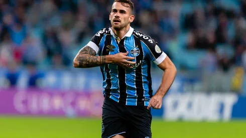 RS - Porto Alegre - 25/05/2019 - Brasileiro A 2019, Gremio x Atletico-MG - Felipe Vizeu do Gremio comemora seu gol durante partida contra o Atletico-MG no estadio Arena do Gremio pelo campeonato Brasileiro A 2019. Foto: Jeferson Guareze/AGIF