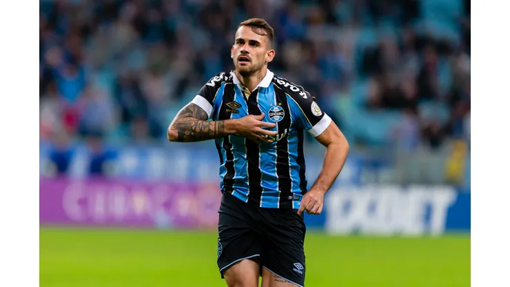 RS - Porto Alegre - 25/05/2019 - Brasileiro A 2019, Gremio x Atletico-MG - Felipe Vizeu do Gremio comemora seu gol durante partida contra o Atletico-MG no estadio Arena do Gremio pelo campeonato Brasileiro A 2019. Foto: Jeferson Guareze/AGIF