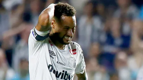 Neymar jogador do Santos durante partida contra o Deportivo Recoleta no estadio Vila Belmiro pelo campeonato Copa Sul-Americana 2026. Foto: Mauricio De Souza/AGIF