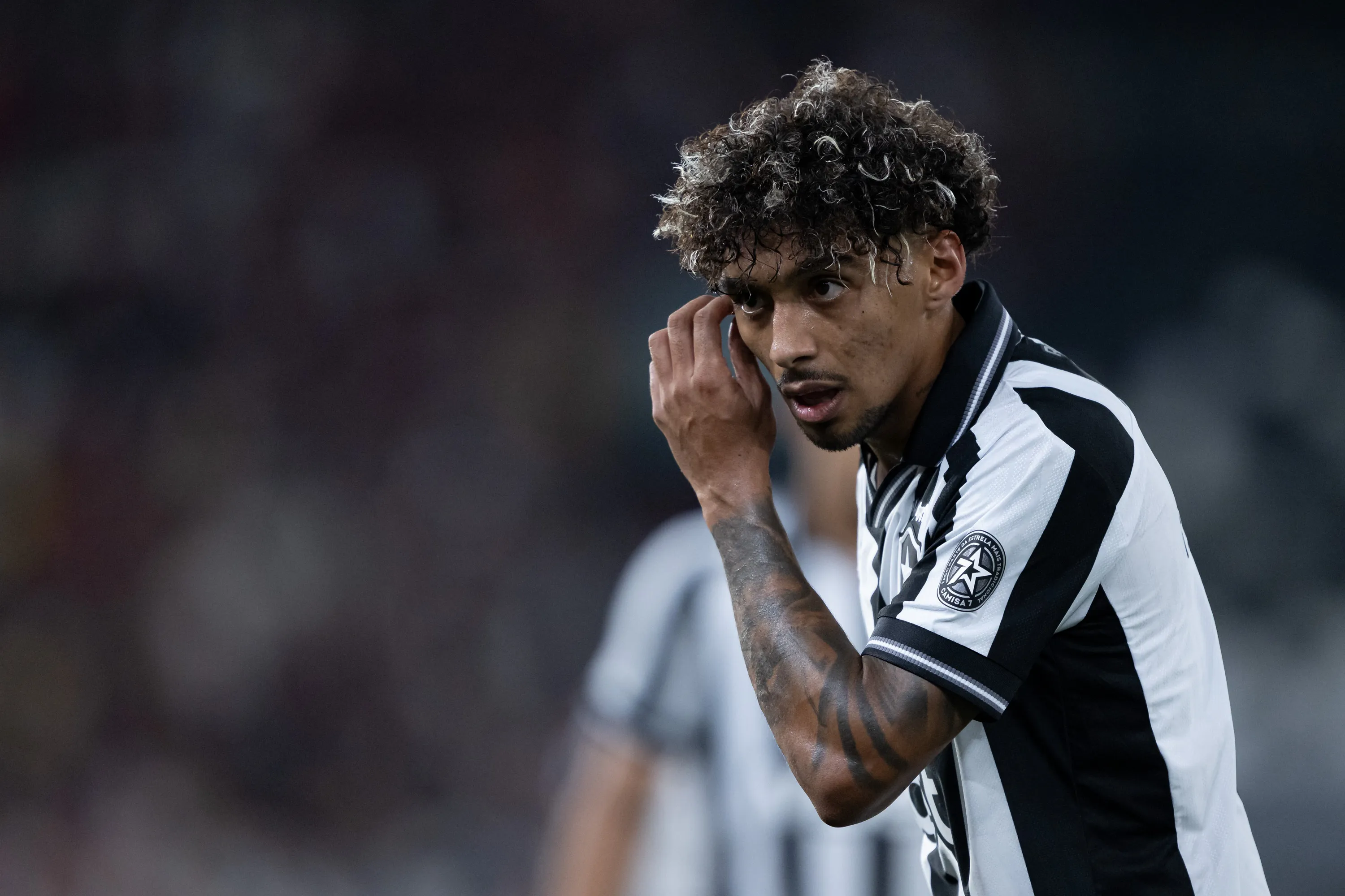 Medina durante partida contra o Flamengo no Nilton Santos pelo Campeonato Brasileiro 2026. Foto: Jorge Rodrigues/AGIF.
