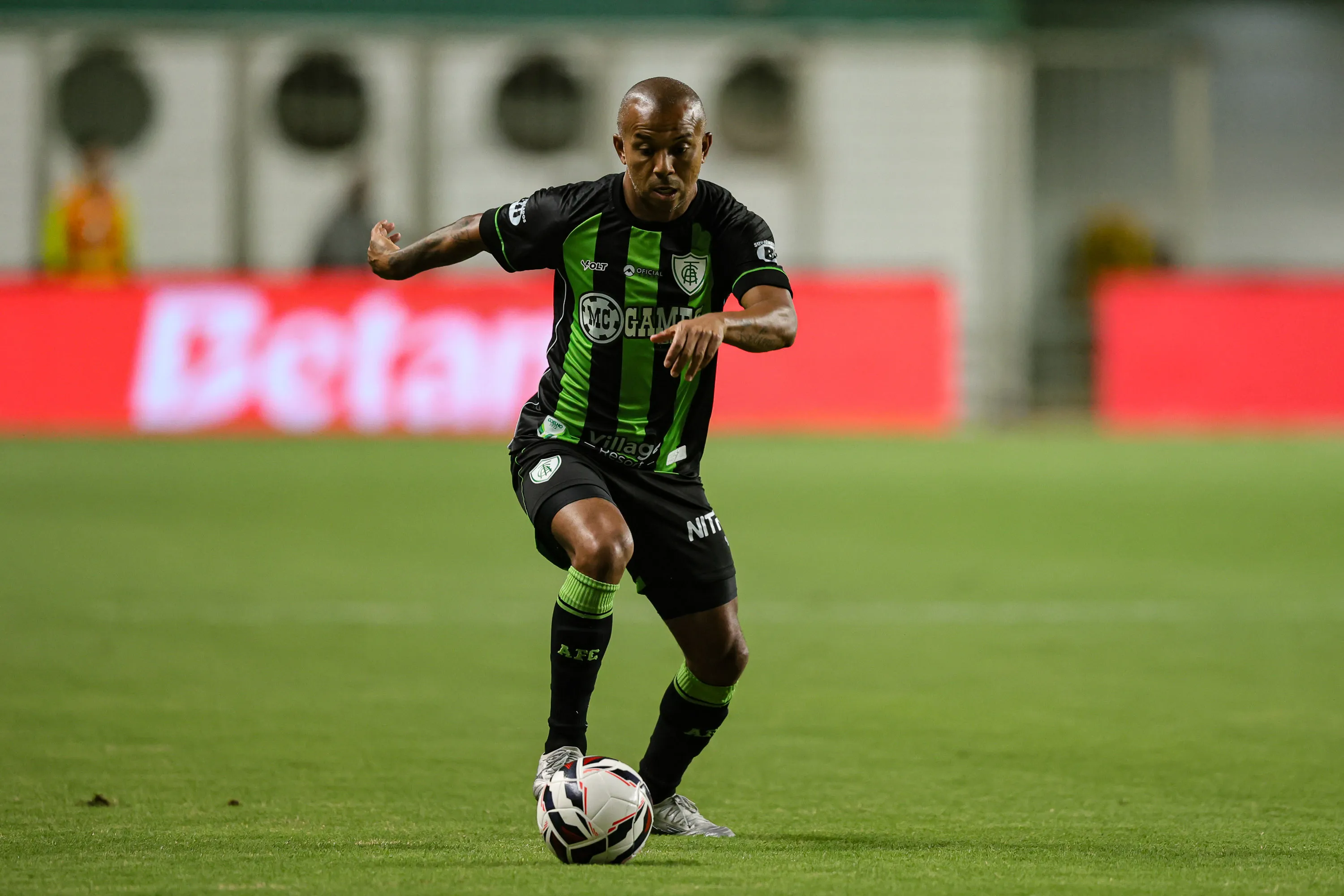 Mariano jogador do America-MG durante partida contra o Paysandu no estadio Independencia pelo campeonato Brasileiro B 2025. Foto: Gilson Lobo/AGIF