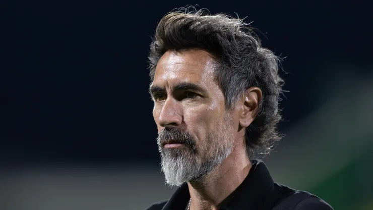 Eduardo Domínguez técnico do Atlético-MG durante partida contra o Chapecoense no estádio Arena Conda pelo campeonato Brasileiro A 2026. Foto: Liamara Polli/AGIF
