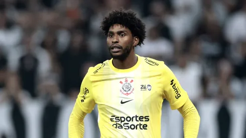 Hugo Souza goleiro do Corinthians durante partida contra o Palmeiras no estadio Arena Corinthians pelo campeonato Brasileiro A 2026. Foto: Marcello Zambrana/AGIF