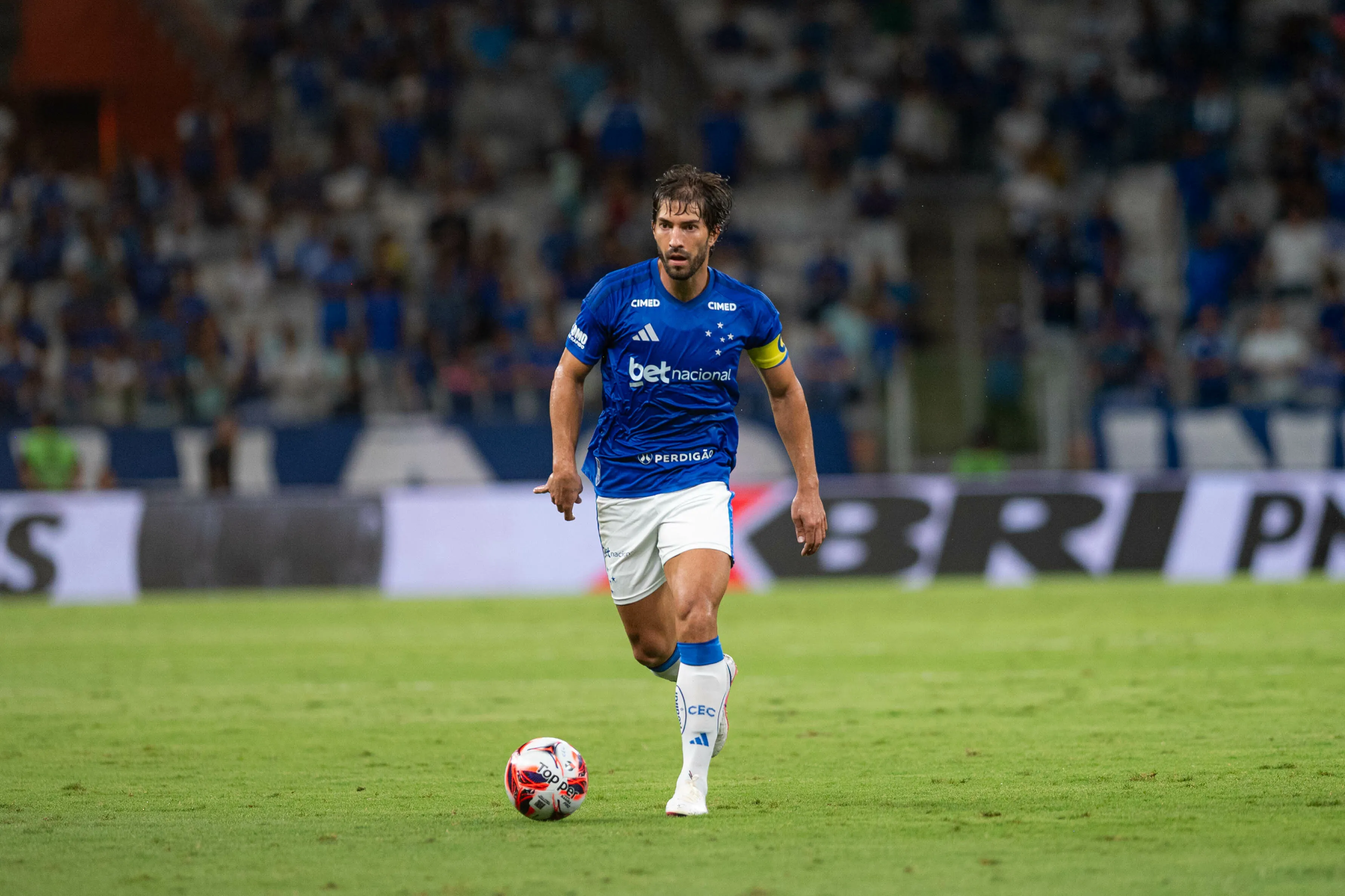 Lucas Silva jogador do Cruzeiro durante partida contra o Pouso Alegre no estadio Mineirao pelo campeonato Mineiro 2026. Foto: Alessandra Torres/AGIF