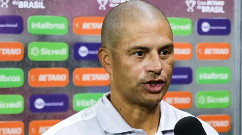 Alex técnico do Avaí durante partida contra o Retro no estadio Arena Pernambuco pelo campeonato Copa do Brasil 2023.