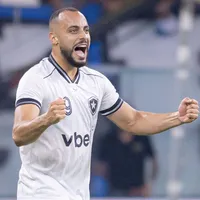 Franclim elogia Arthur Cabral, mas cobra mais gols: "Tem que fazer"