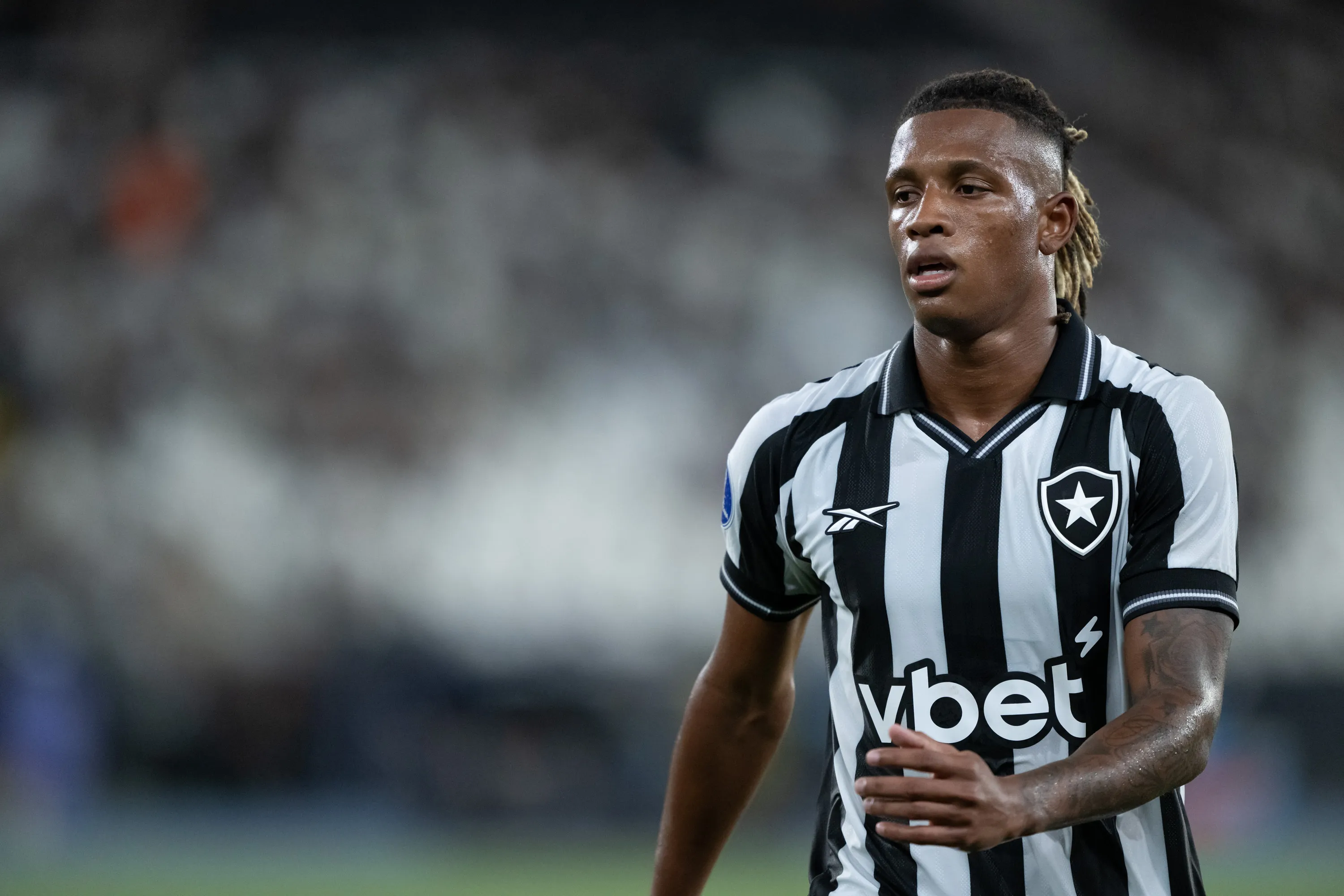 RJ – RIO DE JANEIRO – 09/04/2026 – COPA SUL-AMERICANA 2026, BOTAFOGO X CARACAS – Danilo jogador do Botafogo durante partida contra o Caracas no estadio Engenhao pelo campeonato Copa Sul-Americana 2026. Foto: Jorge Rodrigues/AGIF