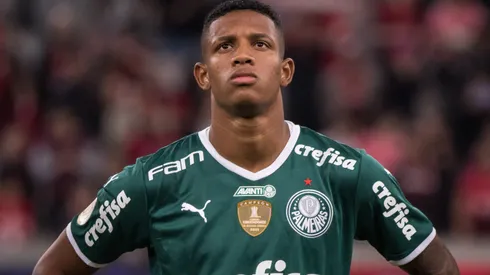 Danilo jogador do Palmeiras durante execucao do hino nacional antes da partida contra o Athletico-PR no estadio Arena da Baixada pelo campeonato Brasileiro A 2022.