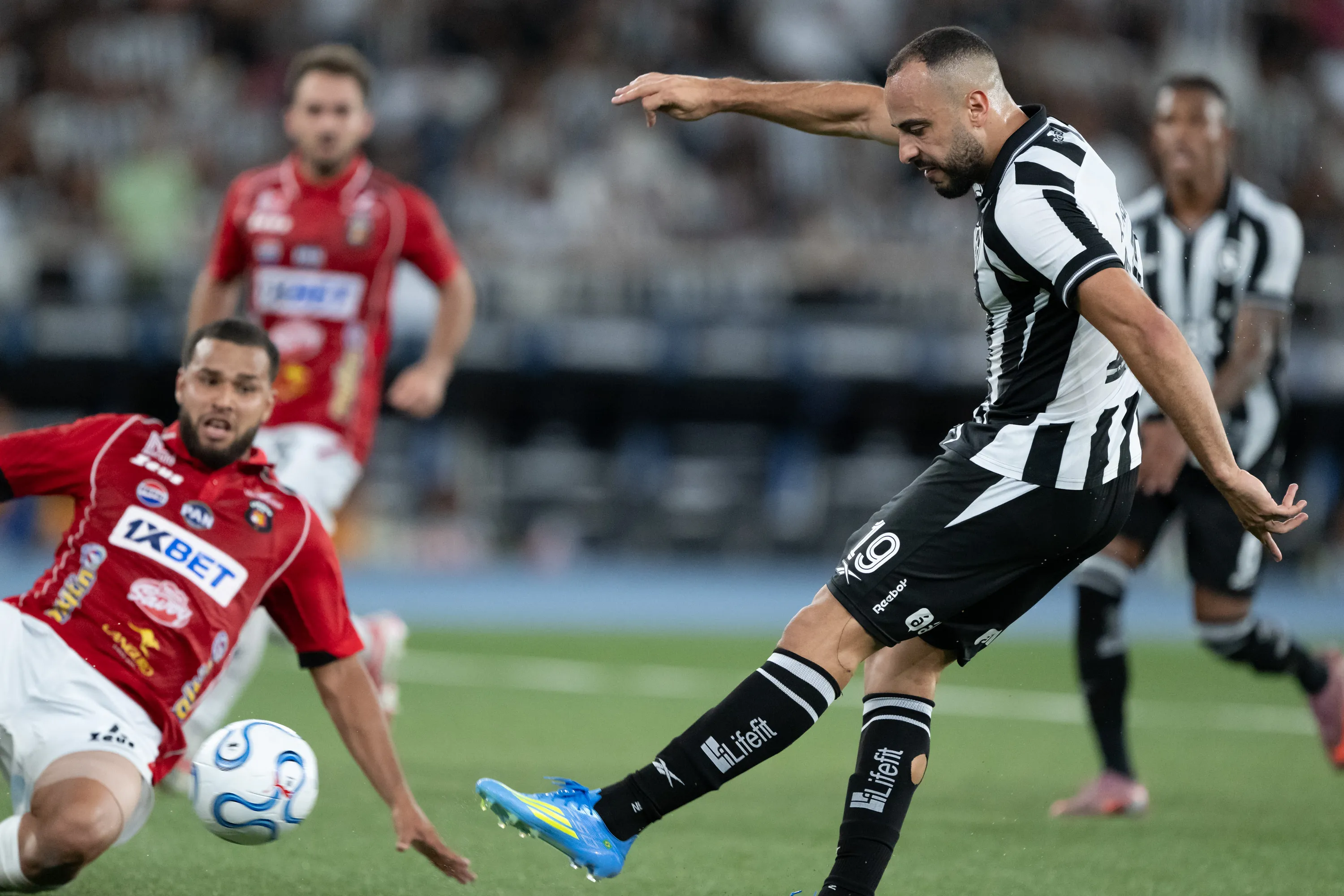 Arthur Cabral jogador do Botafogo durante partida contra o Caracas no estadio Engenhao pelo campeonato Copa Sul-Americana 2026. Foto: Jorge Rodrigues/AGIF