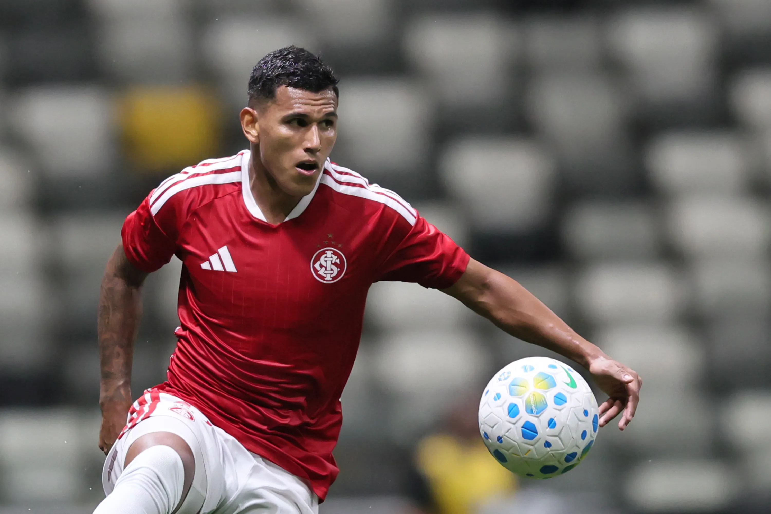 MG – BELO HORIZONTE – 11/03/2026 – BRASILEIRO A 2026, ATLETICO X INTERNACIONAL – Aguirre jogador do Internacional durante partida contra o Atletico no estadio Arena MRV pelo campeonato Brasileiro A 2026. Foto: Gilson Lobo/AGIF