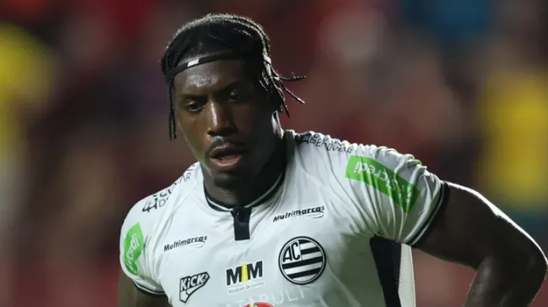 Ronaldo Tavares, atacante português do Athletic – Foto: Marlon Costa/AGIF