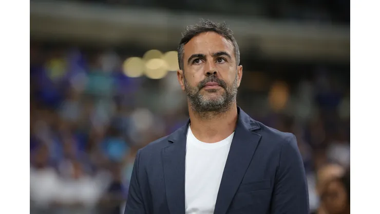 MG - BELO HORIZONTE - 01/04/2026 - BRASILEIRO A 2026, CRUZEIRO X VITORIA - Artur Jorge tecnico do Cruzeiro durante partida contra o Vitoria no estadio Mineirao pelo campeonato Brasileiro A 2026. Foto: Gilson Lobo/AGIF