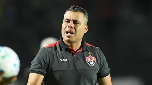 Jair Ventura tecnico do Vitoria durante partida contra o Mirassol no estadio Barradao pelo campeonato Brasileiro A 2026. Foto: Jhony Pinho/AGIF