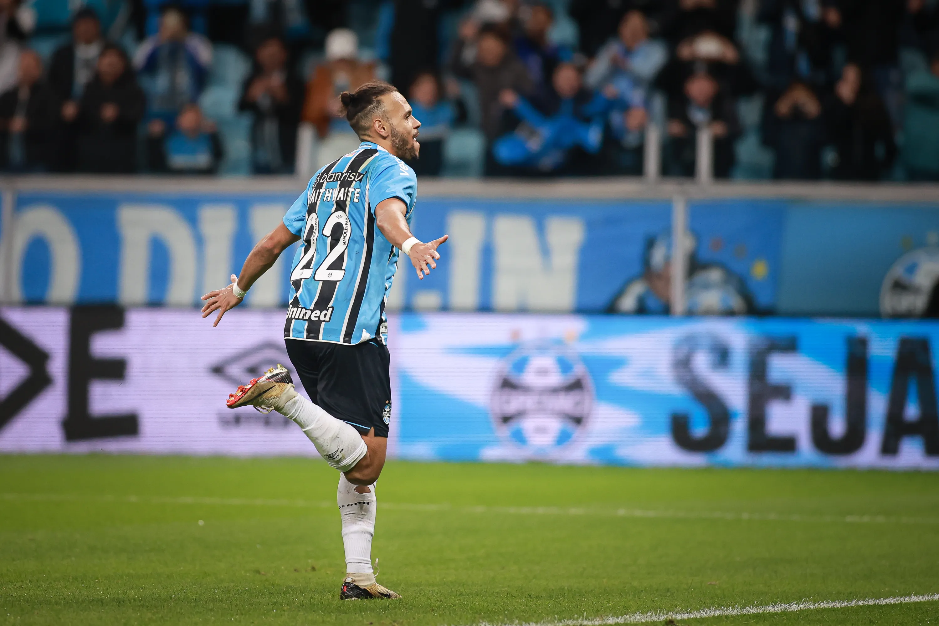 Martin Braithwait jogador do Grêmio, comemora seu gol durante partida contra o Fortaleza em 2025 -. Foto: Maxi Franzoi/AGIF