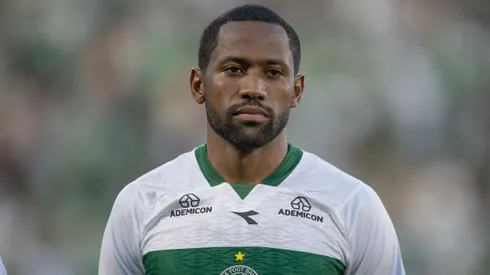 Tinga jogador do Coritiba durante partida contra o Chapecoense no estadio Arena Conda pelo campeonato Brasileiro A 2026. Foto: Liamara Polli/AGIF