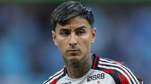 Erick Pulgar jogador do Flamengo durante partida contra o Grêmio no estádio Arena do Grêmio pelo campeonato Brasileiro A 2025. Foto: Liamara Polli/AGIF