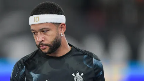 Memphis Depay jogador do Corinthians durante aquecimento antes da partida contra o Botafogo no estadio Engenhao pelo campeonato Brasileiro A 2025.