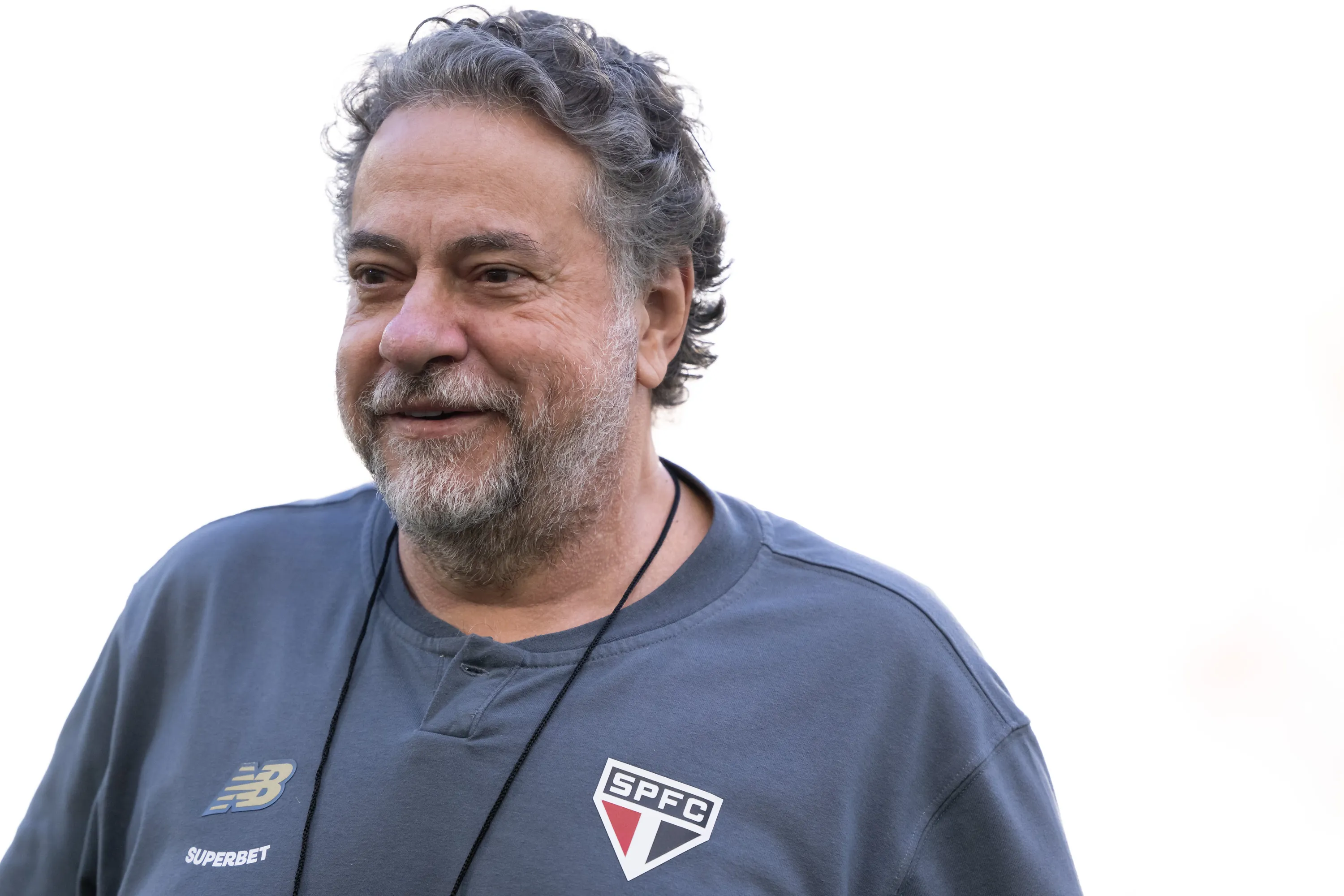 Casares antes da partida contra o Flamengo no Maracanã pelo Campeonato Brasileiro 2025 – Foto: Jorge Rodrigues/AGIF.