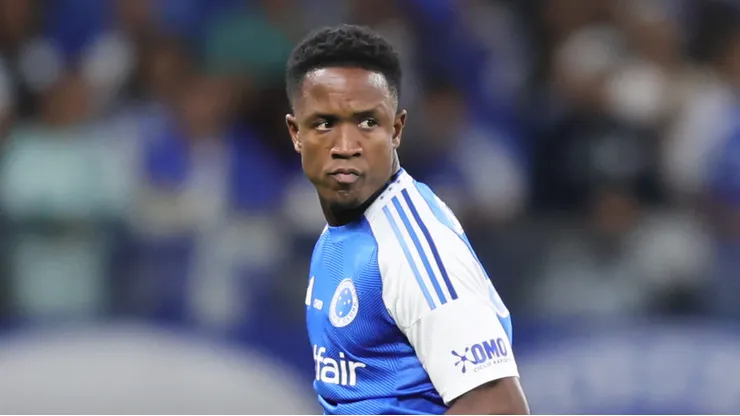 Sinisterra está retornando no Cruzeiro.