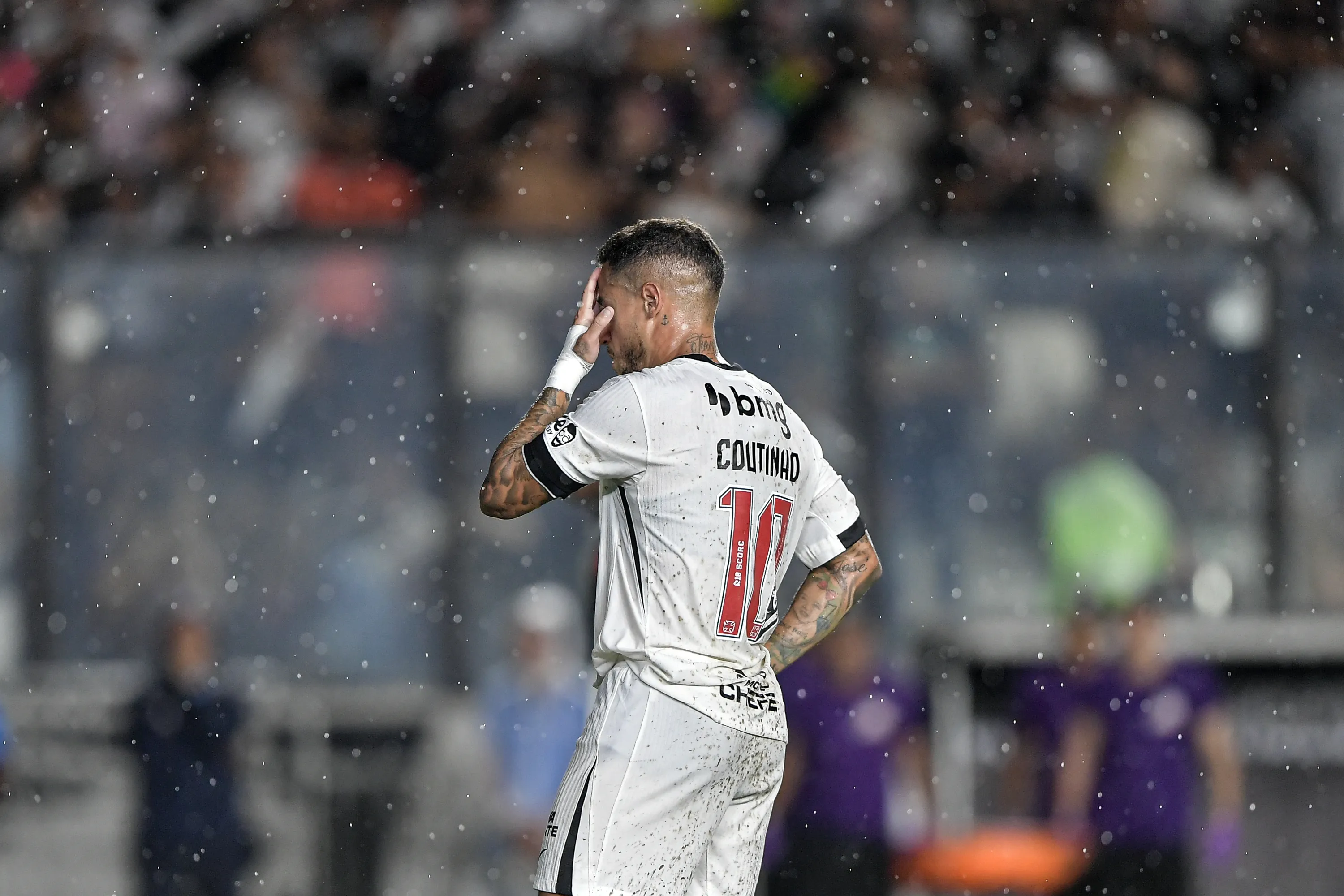 RJ – RIO DE JANEIRO – 11/02/2026 – BRASILEIRO A 2026, VASCO X BAHIA – Coutinho jogador do Vasco durante partida contra o Bahia no estadio Sao Januario pelo campeonato Brasileiro A 2026. Foto: Thiago Ribeiro/AGIF