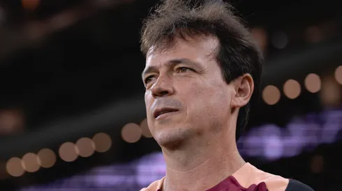 Fernando Diniz durante confronto contra o Santa Fe na Libertadores de 2026.
